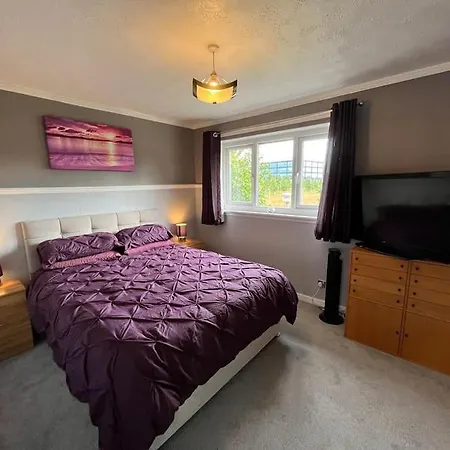 Spacious Home Near Glasgow Green-2